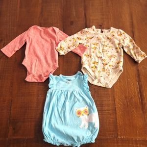⭐Baby girl cat baby outfit and two onsies. Carters, old navy,baby essentials⭐